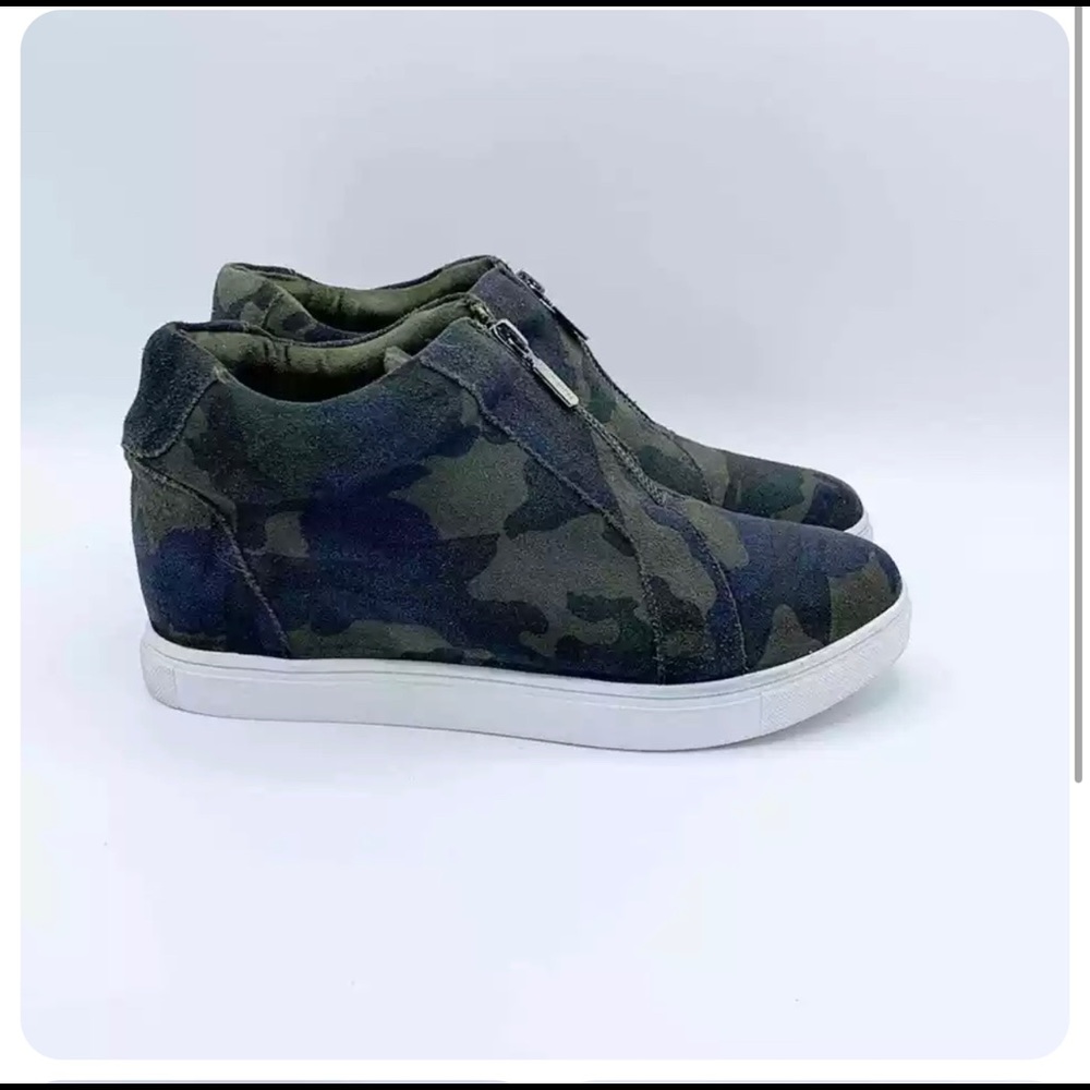 Blondo Glenda size 9 Camouflage waterproof wedge